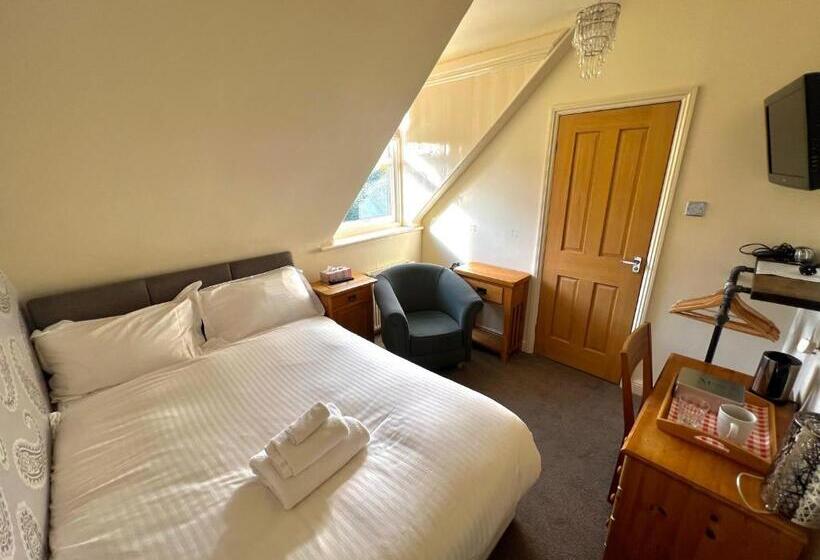 اتاق یک تخته با چشم‌انداز باغ, Melton Guest House