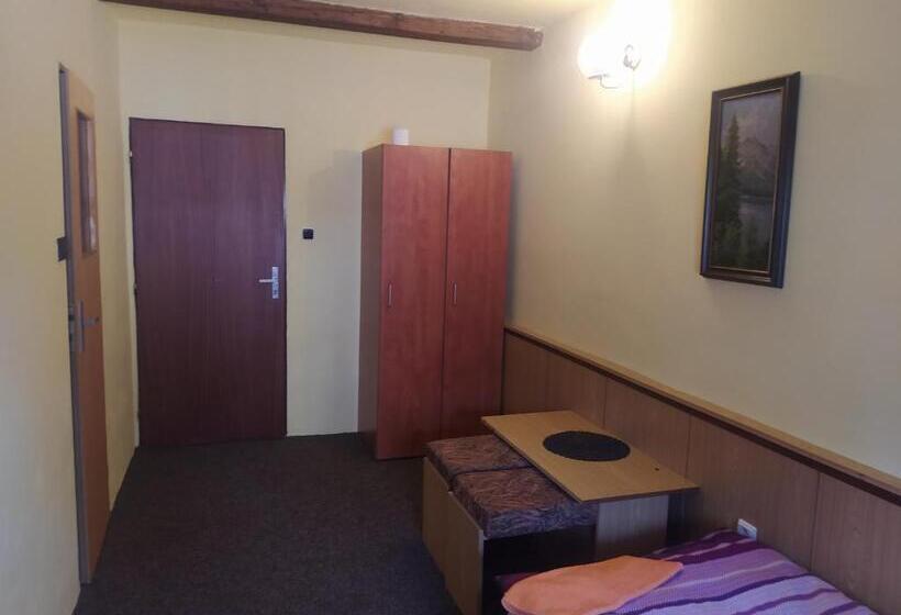 标准三人间, Penzion U Dubu