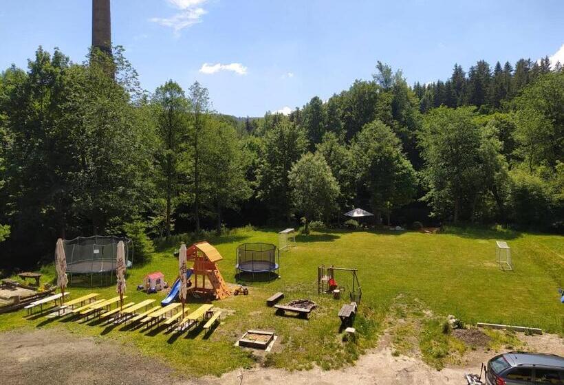 家庭间, Penzion U Dubu