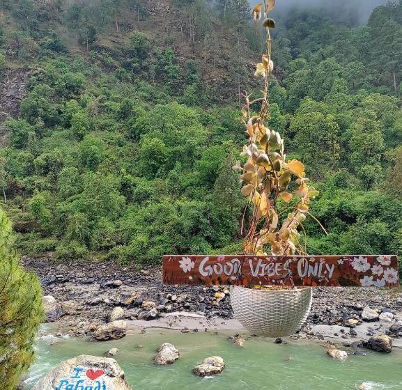 バルコニー付スタンダード４ベッドルーム, Pahadibucks