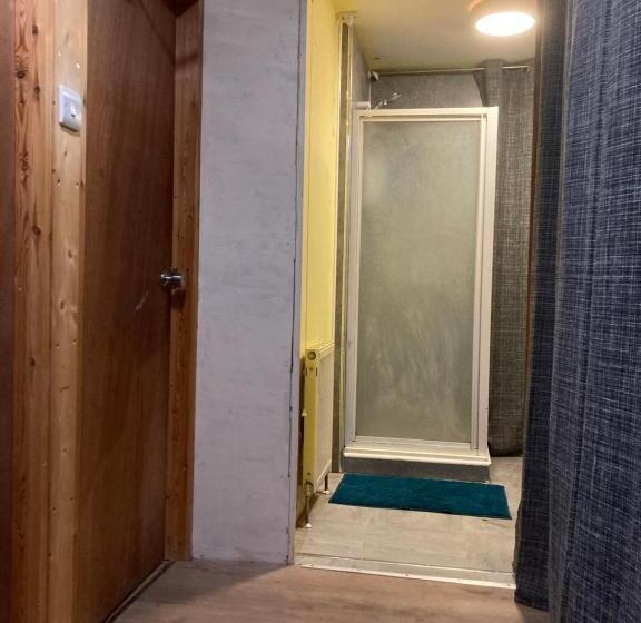 اتاق استاندارد با چشمانداز باغ, Room Friends Hostel