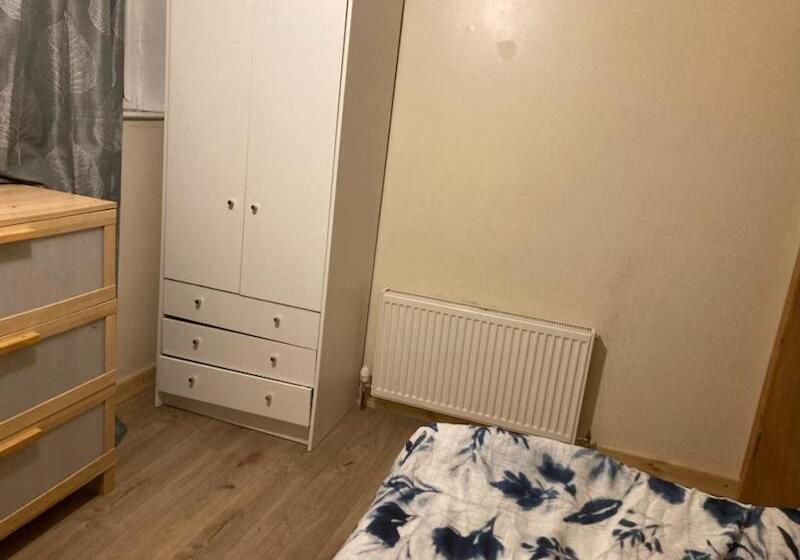 اتاق استاندارد با چشمانداز باغ, Room Friends Hostel