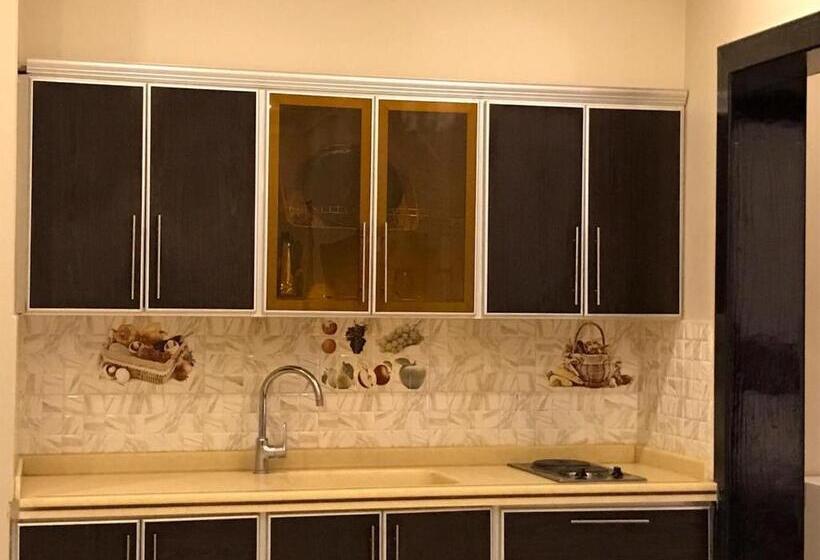 침실 1개 아파트, أرائك رسلان Araik Raslan