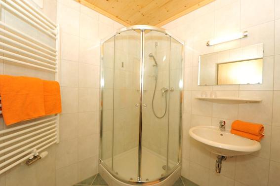 Chambre Quadruple Standard, Gästehaus Standardhaus