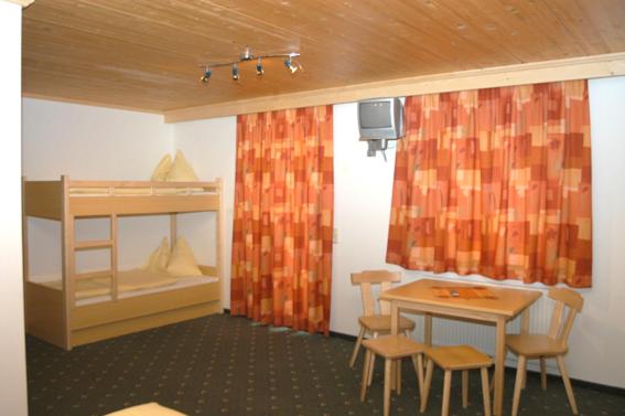 Quarto Quádruplo Estandar, Gästehaus Standardhaus