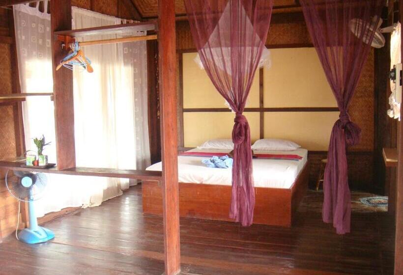 Трехместный Номер Стандарт с Балконом, Crazygecko