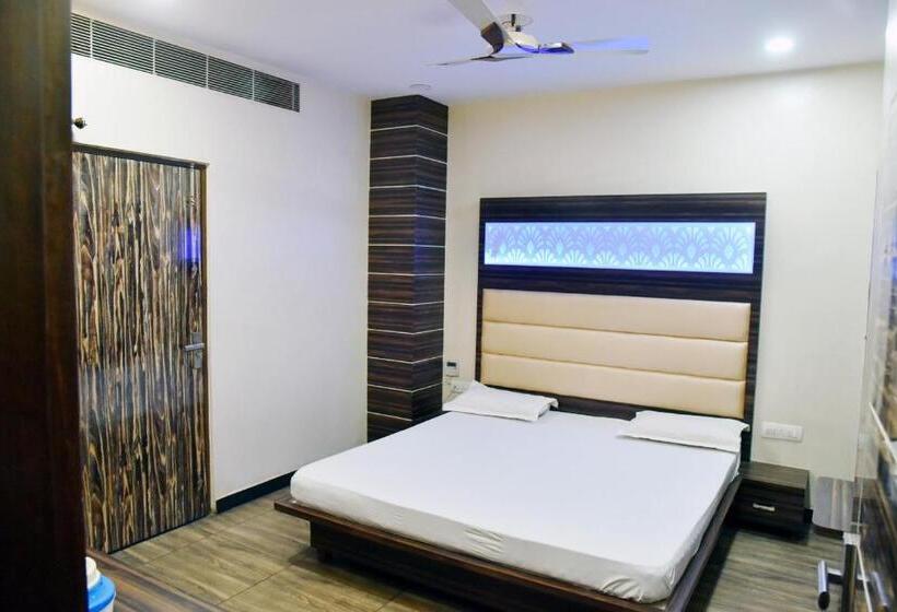 חדר דלוקס, Midtown & Restaurant