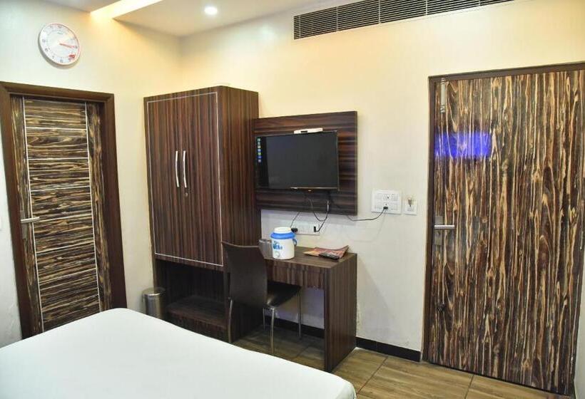 חדר דלוקס, Midtown & Restaurant