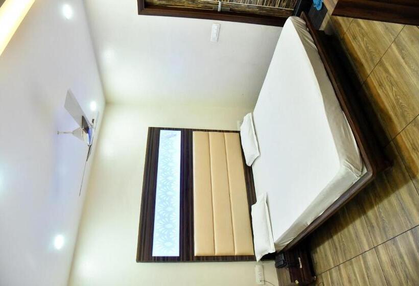 חדר דלוקס, Midtown & Restaurant