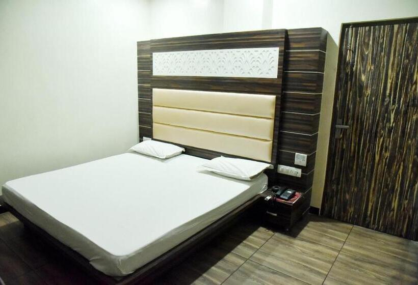 חדר דלוקס, Midtown & Restaurant