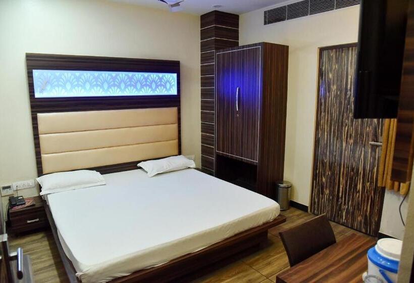 חדר דלוקס, Midtown & Restaurant