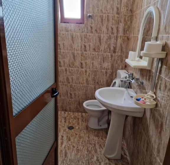 חדר סטנדרט לשלושה, Restaurant Savoja