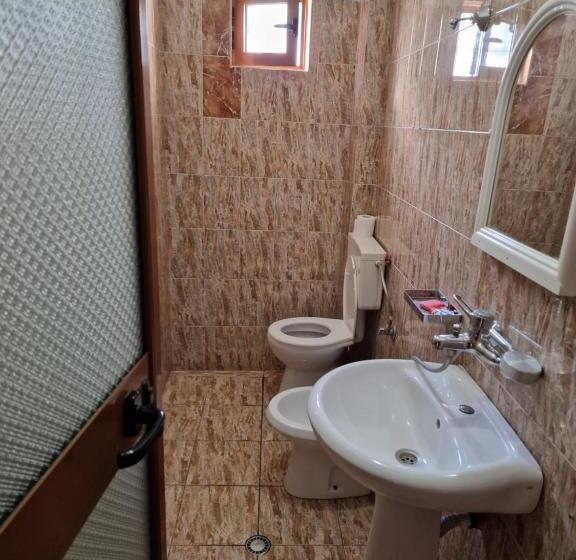 דירת שני חדרים, Restaurant Savoja