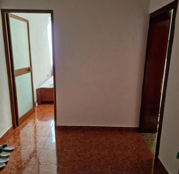 דירת שני חדרים, Restaurant Savoja