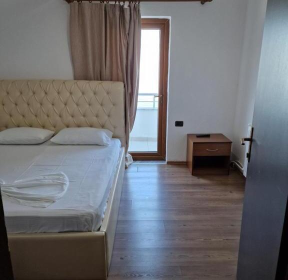 דירת שני חדרים, Restaurant Savoja