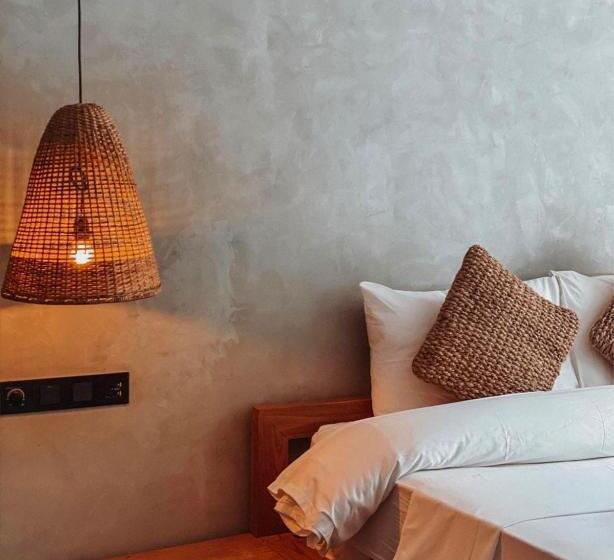 Стандартный Номер Кровать Кинг, The Salty Pelican Yoga & Surf Retreat