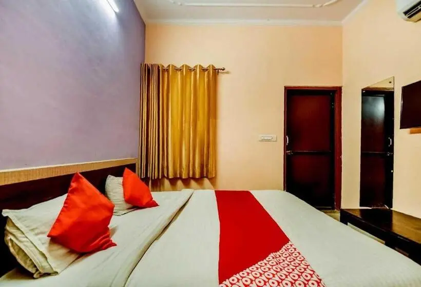Classic Kolmen Hengen Huone, Oyo Flagship Hotel Ganesham