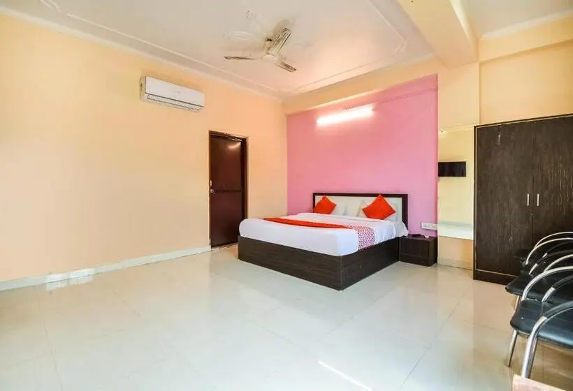 Classic Kolmen Hengen Huone, Oyo Flagship Hotel Ganesham