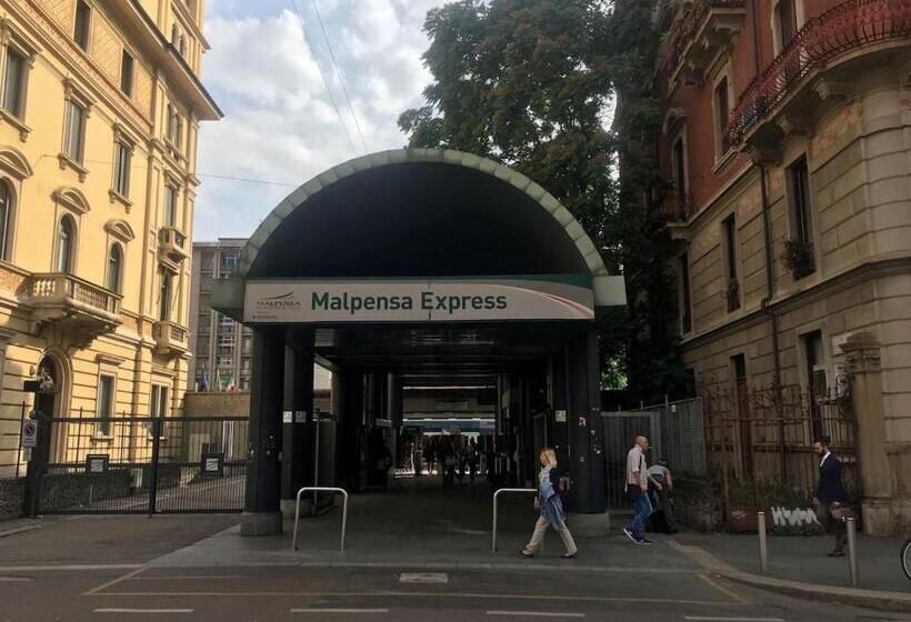 1 Bedroom Penthouse Apartment, Bright Attic And Studio In The Heart Of Milan