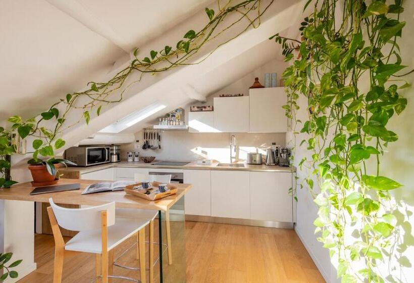 1 Bedroom Penthouse Apartment, Bright Attic And Studio In The Heart Of Milan