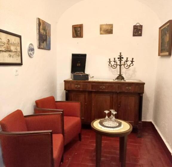 חדר סטנדרט לשלושה, La Amadeus & Monica