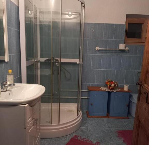 חדר סטנדרט לשלושה, La Amadeus & Monica