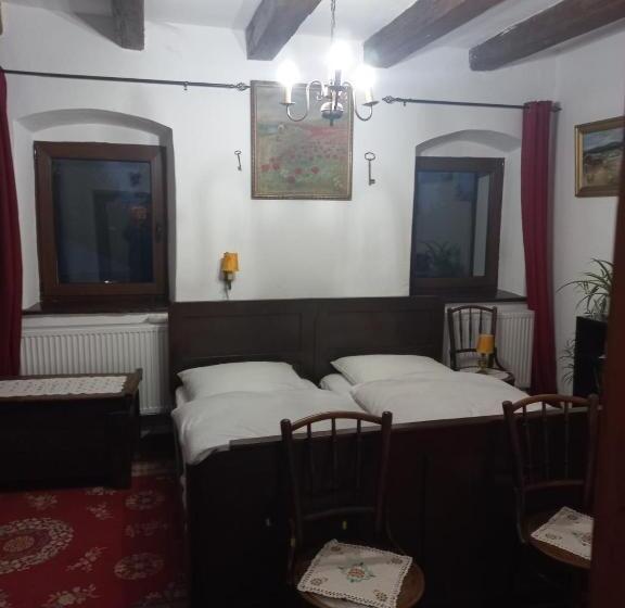 חדר סטנדרט לשלושה, La Amadeus & Monica