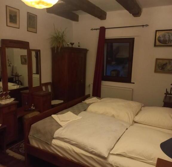 חדר סטנדרט לשלושה, La Amadeus & Monica