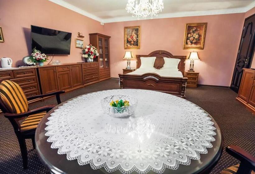 جناح, Saban Deluxe