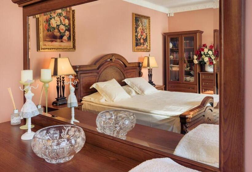 جناح, Saban Deluxe