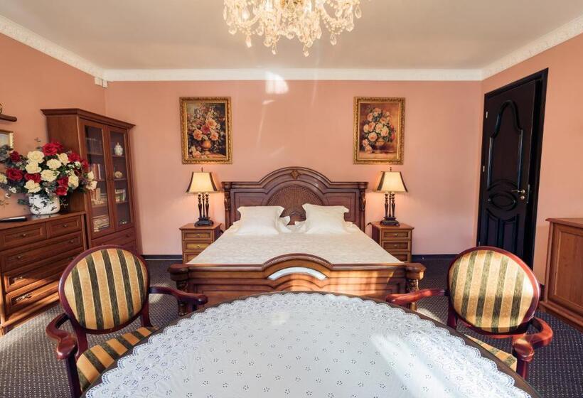 جناح, Saban Deluxe