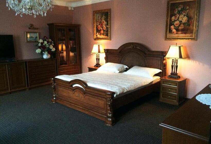 جناح, Saban Deluxe