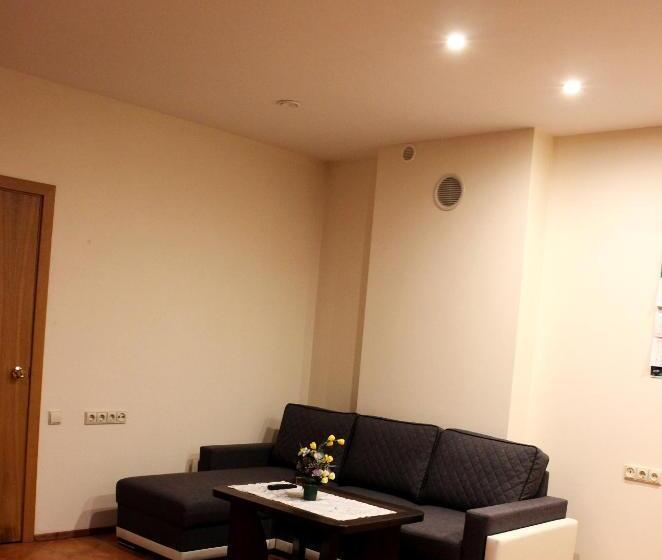 سوئیت 2 خوابه, Vidų Guest House