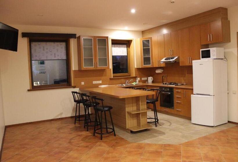 سوئیت 2 خوابه, Vidų Guest House