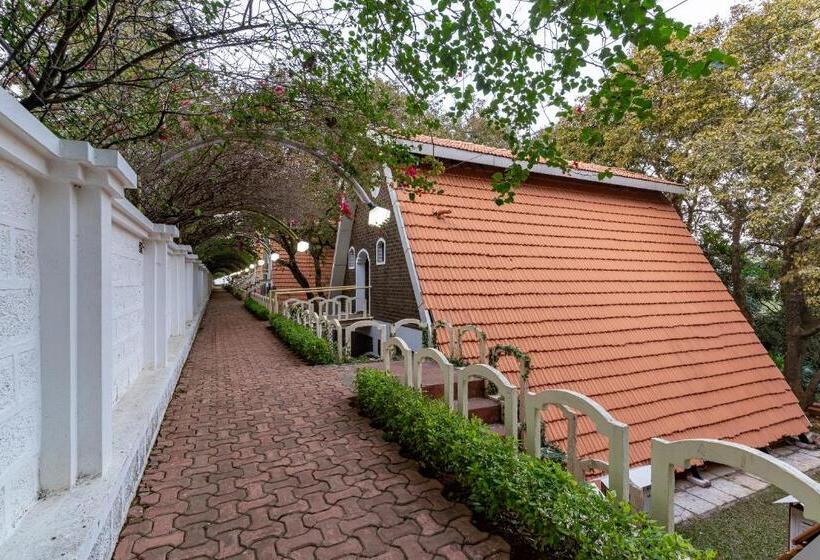 غرفة قياسية مزوَّدة بشُرفة, Valley View Grand Resort, Panhala   Premium Resort Hotel In Panhala