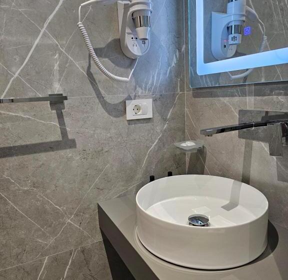 디럭스 트리플 룸, Adele Hotel Ksamil