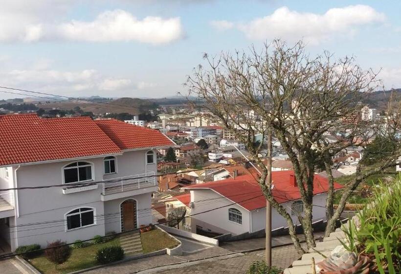 جناح مزوَّد بشرفة, Pousada Monte Carlo