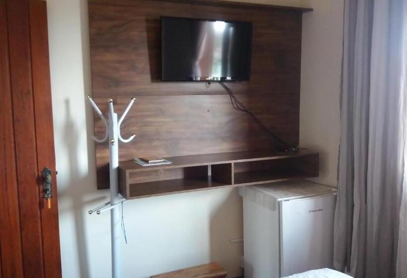 جناح, Pousada Monte Carlo