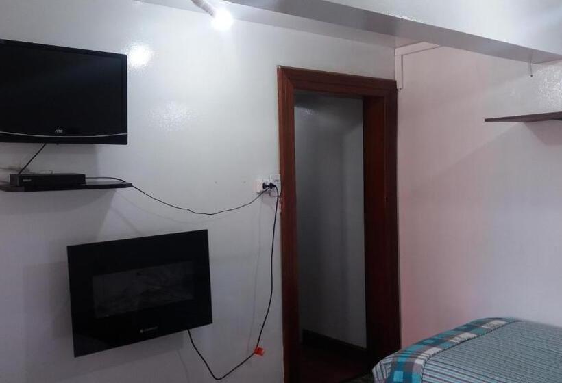 جناح جونيور, Pousada Monte Carlo