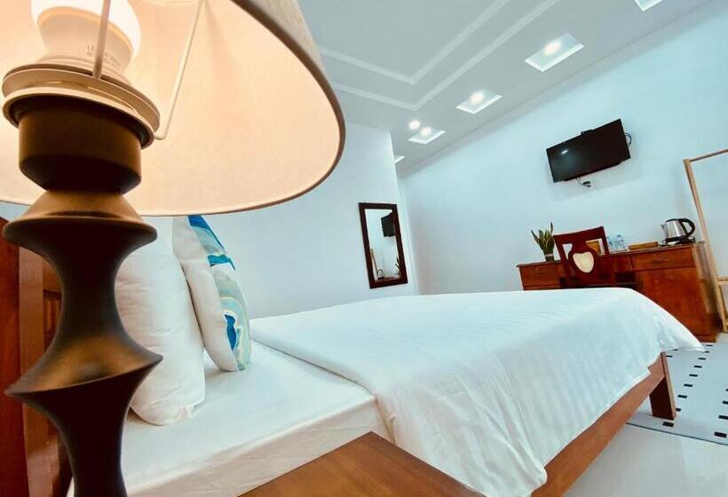 اتاق استاندارد با تخت بزرگ, Nắng Homestel Tây Ninh