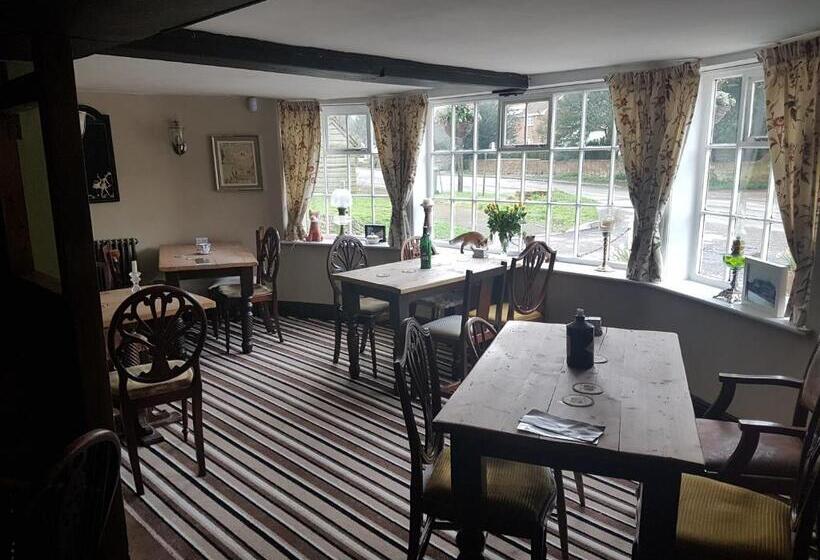 اتاق استاندارد با بالکن, Glamping At The Fox Inn Bramdean