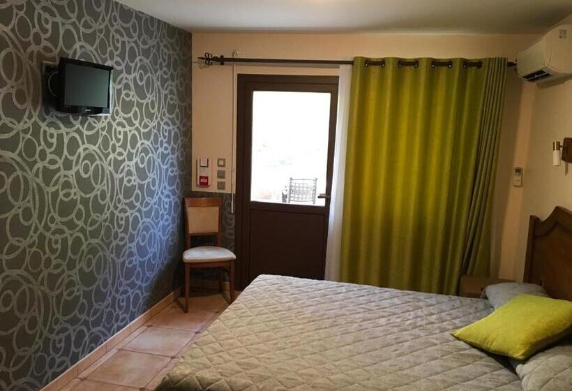 스탠다드 룸, Aux Vieux Arceaux