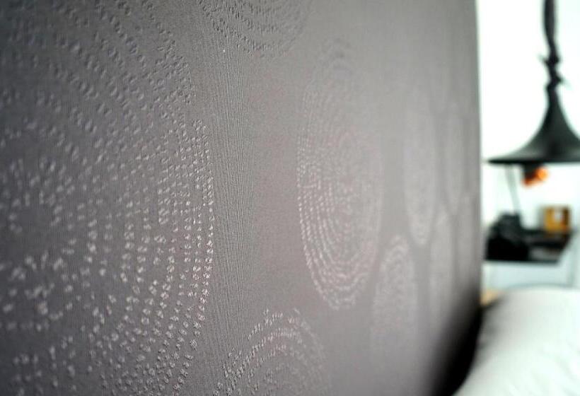 סוויטה, Circa 1936