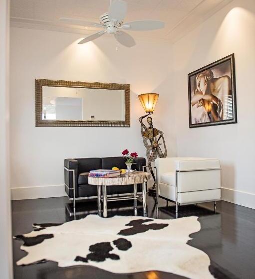 סוויטה, Circa 1936