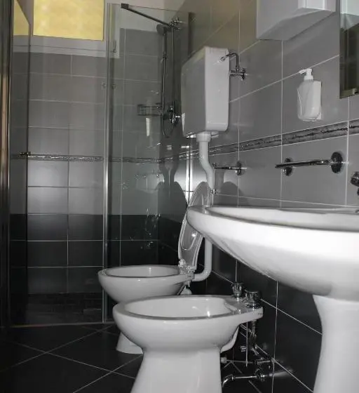 Standard Kolmen Hengen Huone, Costanza