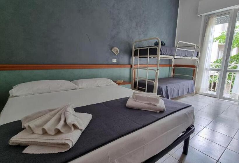 四人标准间, Costanza