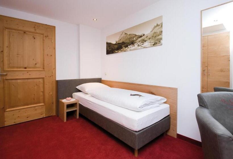 חדר סטנדרט לשלושה, Garni Rauch