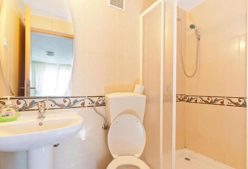 غرفة قياسية ثلاثية, Motel Evrica