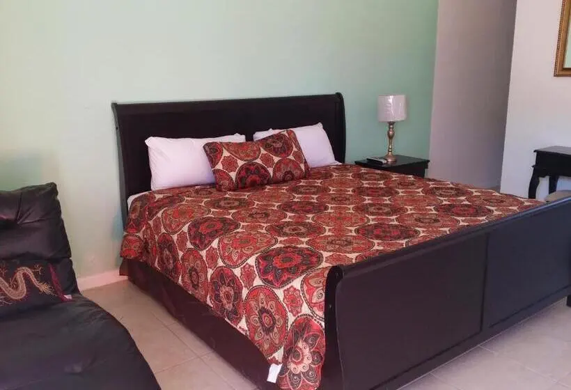 اتاق استاندارد با تخت بزرگ, Royal Budget Inn