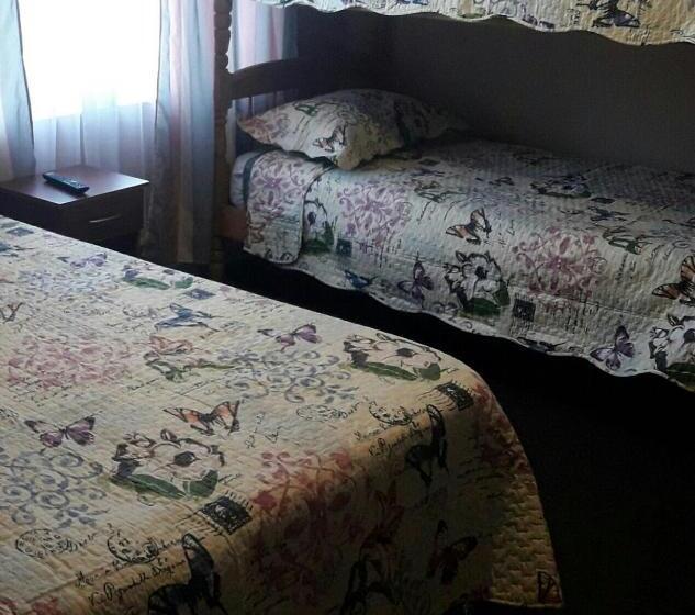 הכלכלה חדר לארבעה עם מקלחת משותפת, Hostal Torres Del Paine 2